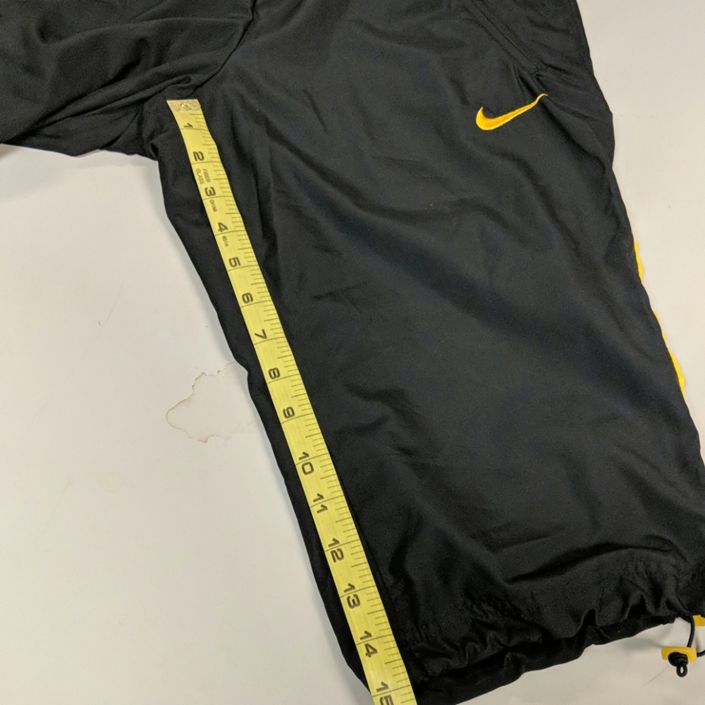 Nike Livestrong capris/shorts - Picture 5 of 6